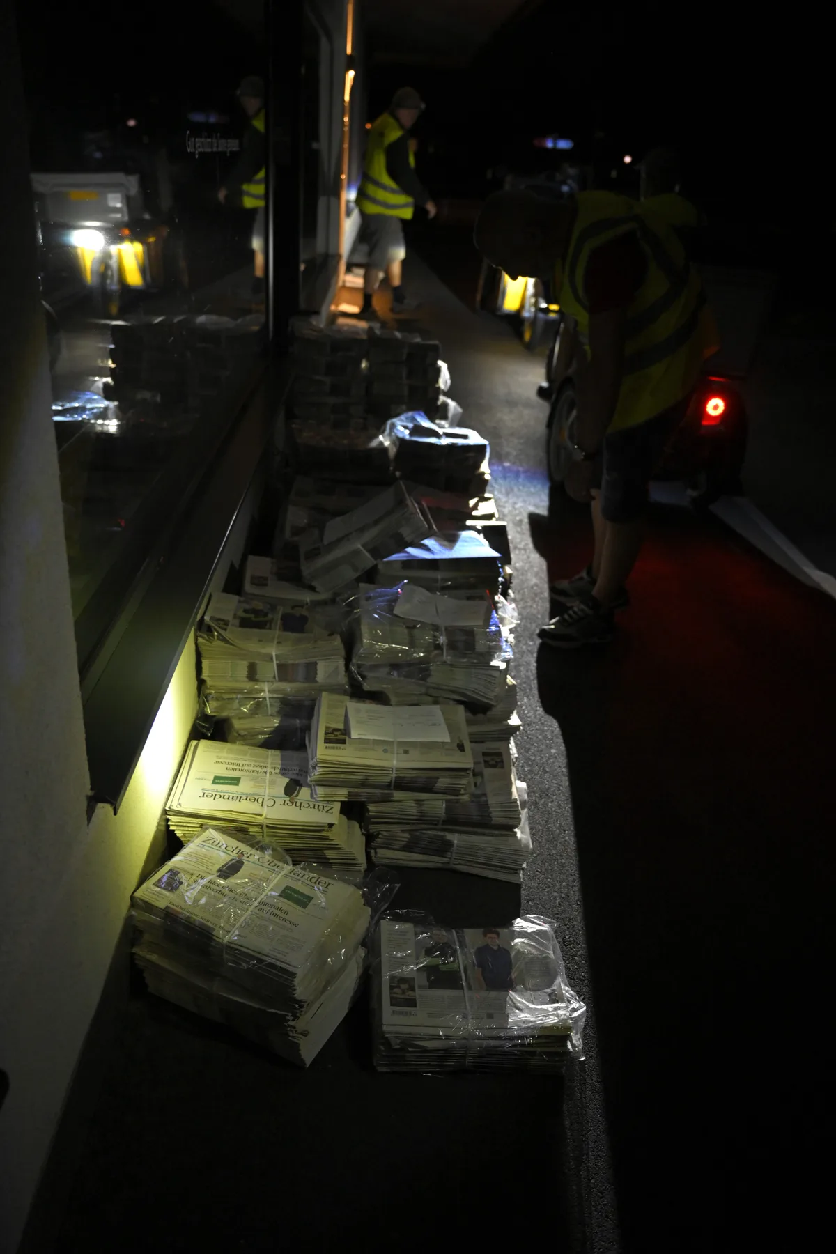 Zeitungszustellung am frühen Morgen in Wernetshausen.